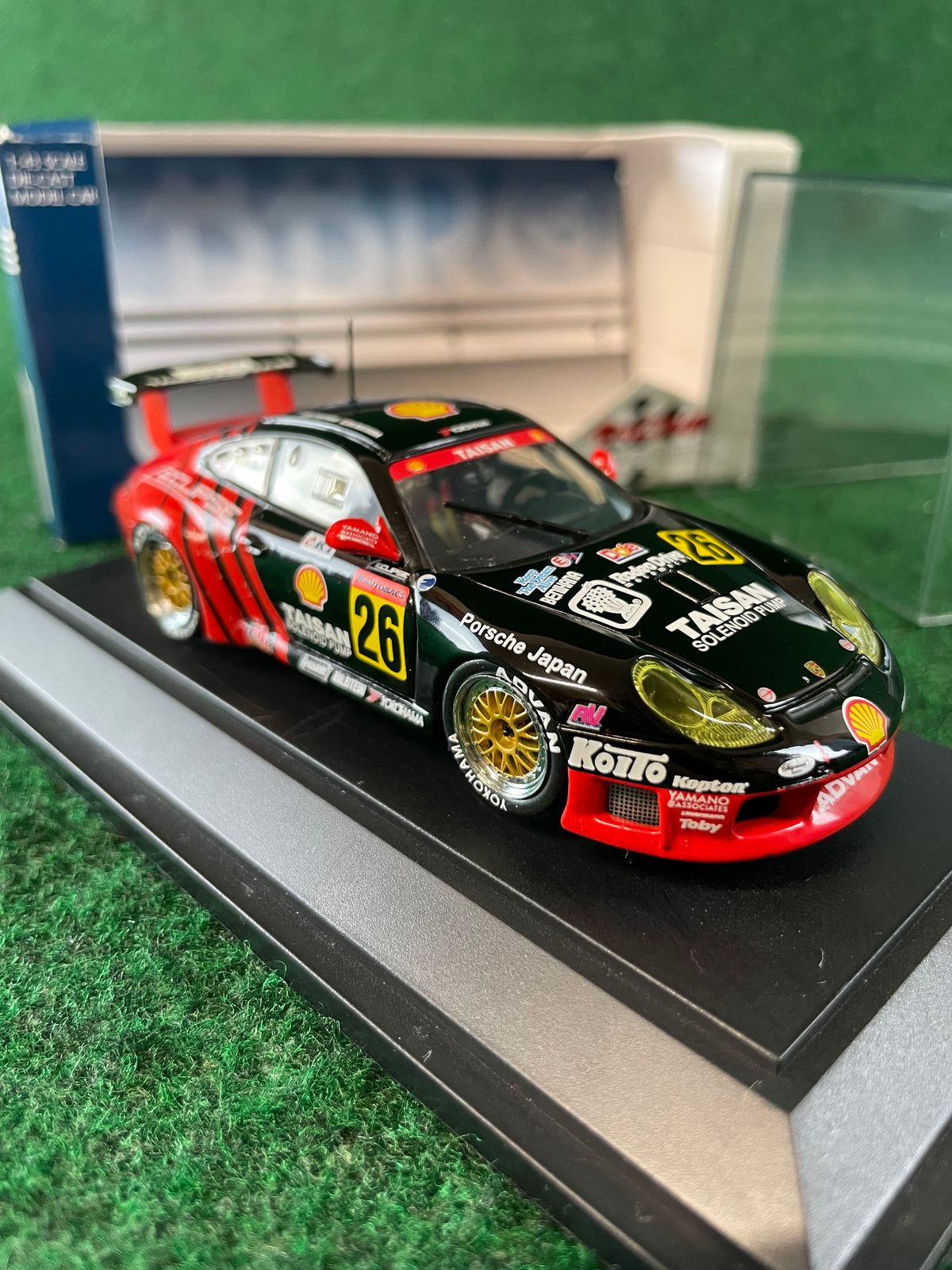 EBBRO Racing Car Collection - 2000 Taisan ADVAN Eclipse Porsche 911 GT3R 1/43 Scale Diecast