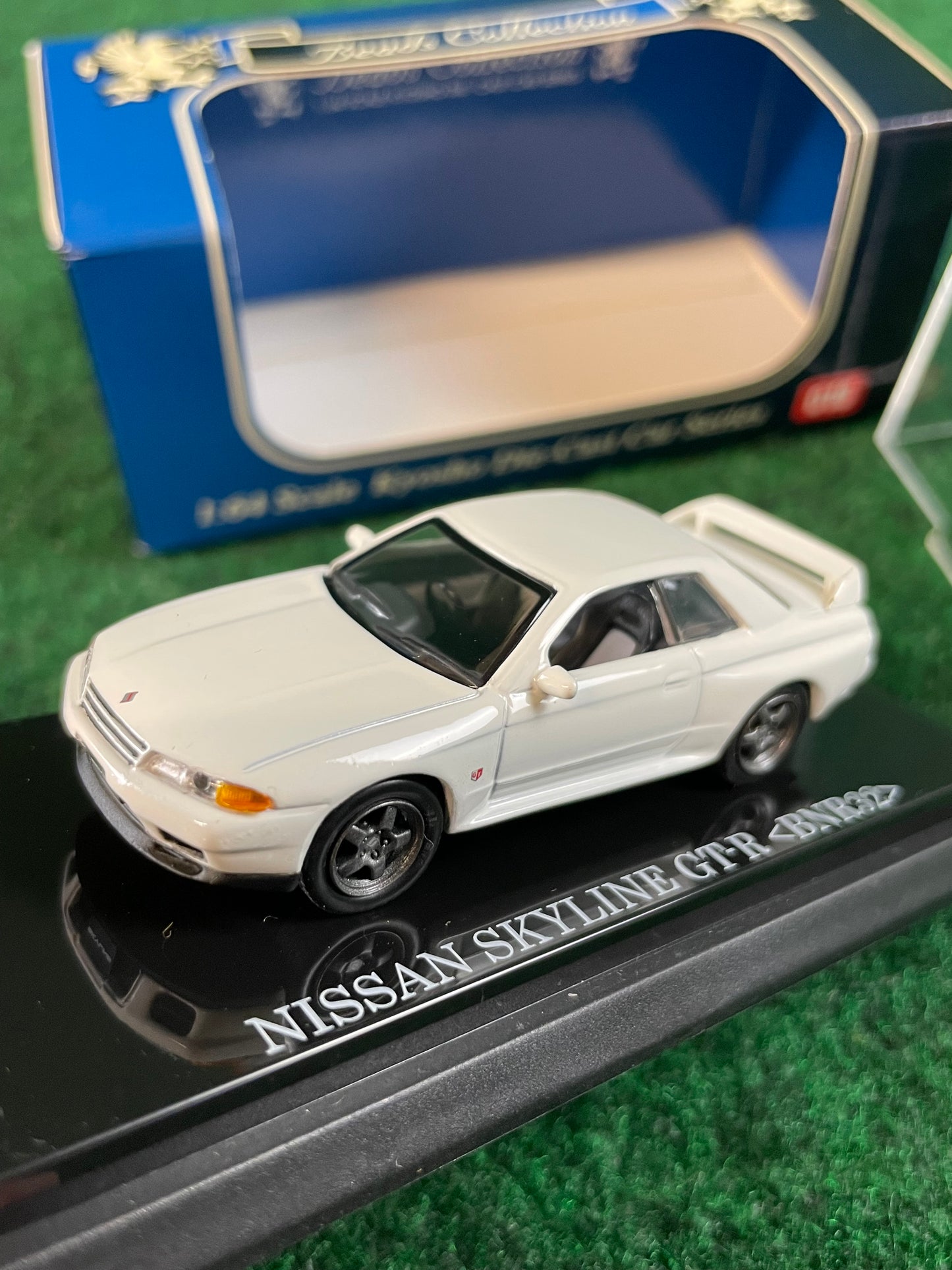 KYOSHO - Beads Collection White Nissan Skyline R32 GT-R 1/64 Scale Diecast