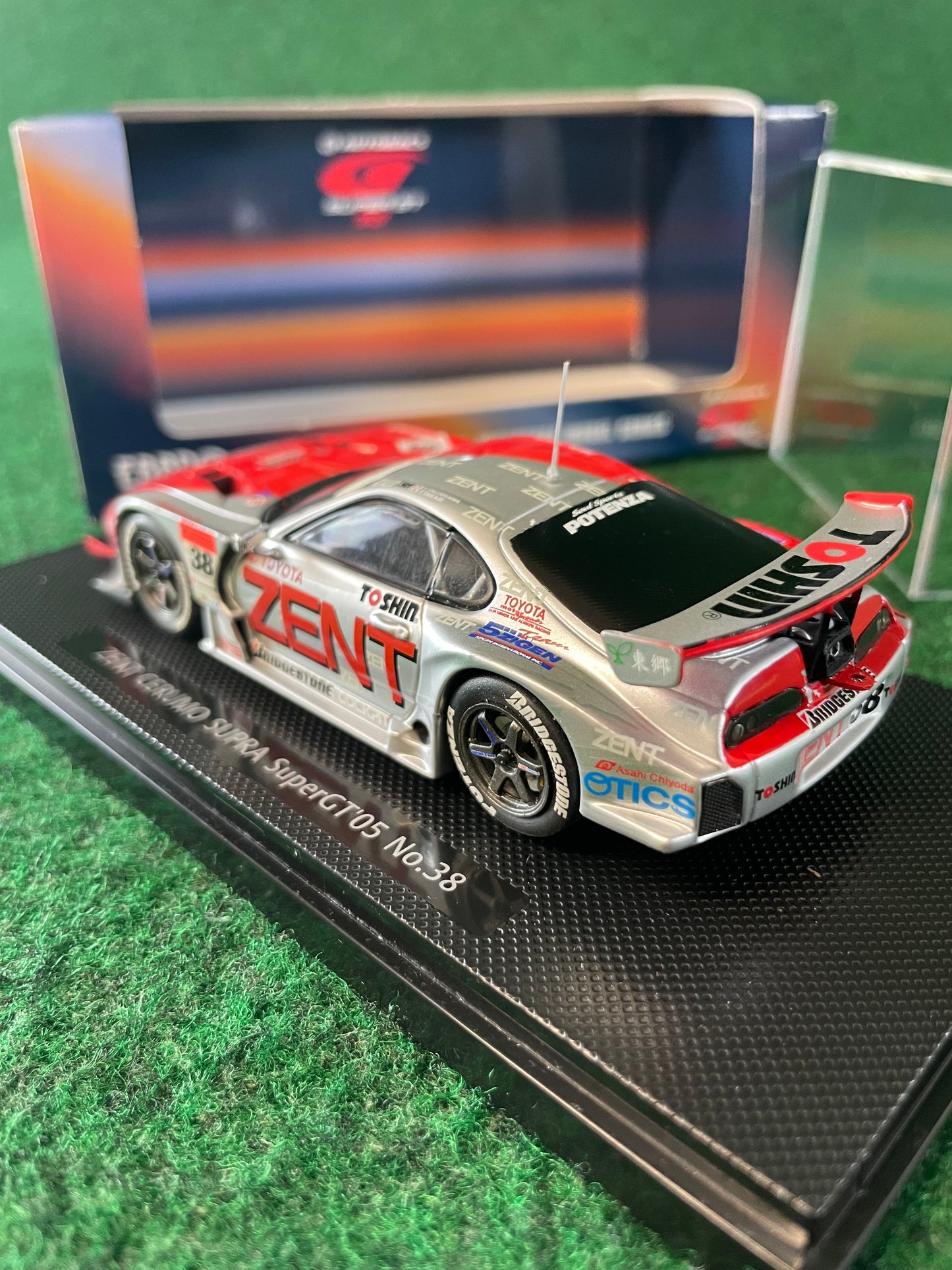 EBBRO - ZENT CERUMO 2005 Toyota Supra GT500 SuperGT No.38 1/43 Scale Diecast