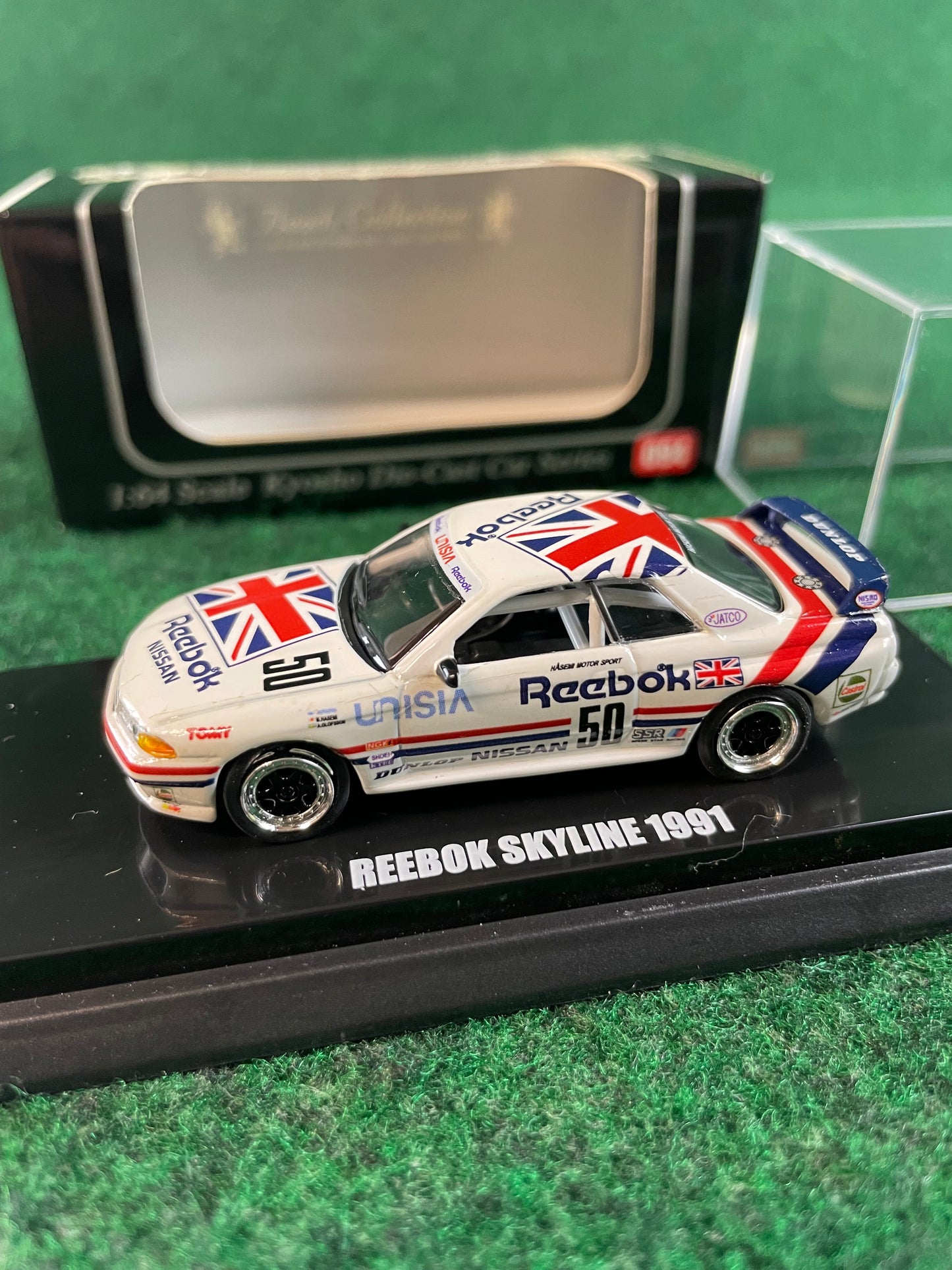 KYOSHO - Beads Collection 1990 & 1991 Reebok Nissan Skyline R32 GT-R 1/64 Scale Diecast Set