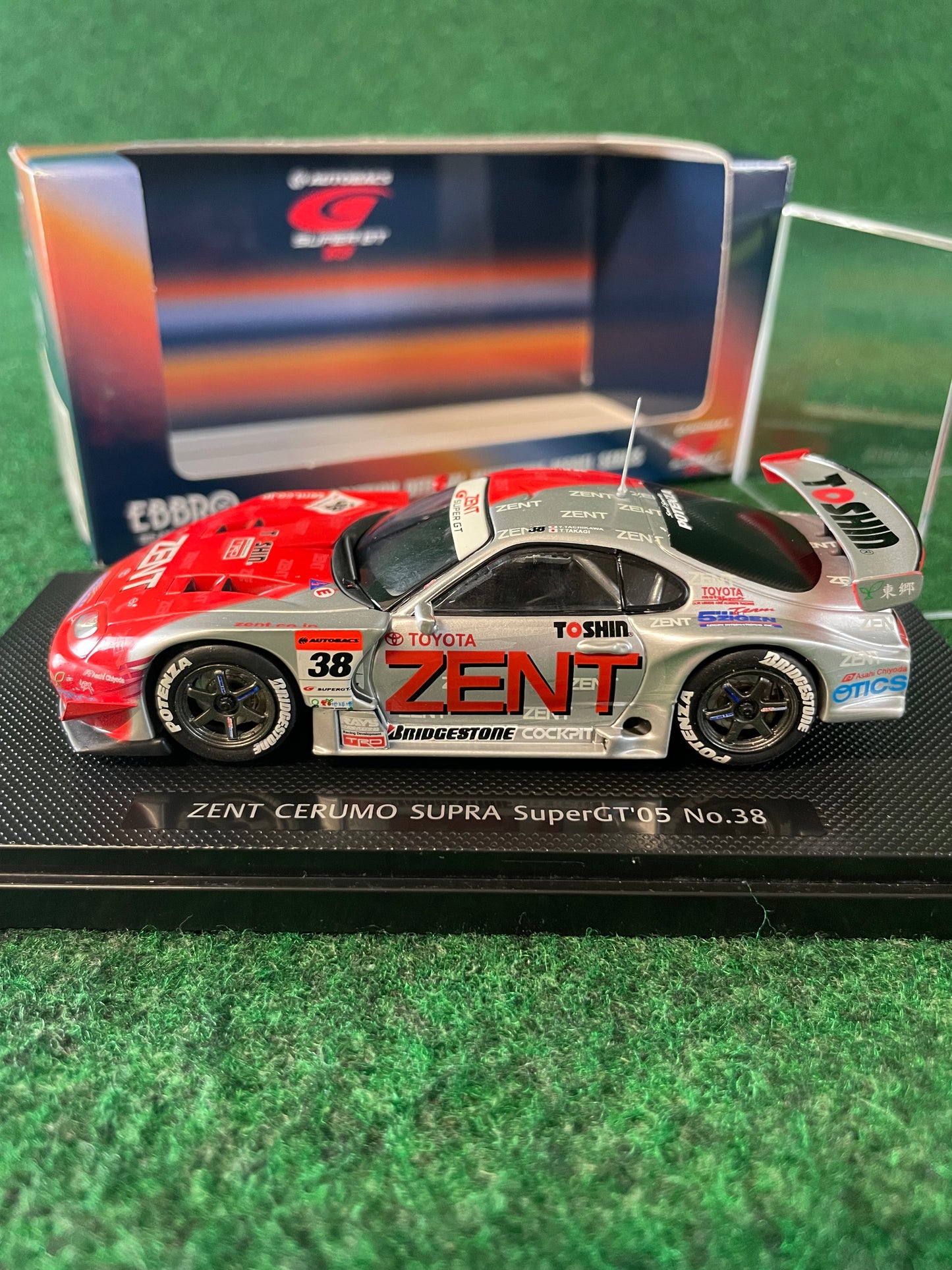 EBBRO - ZENT CERUMO 2005 Toyota Supra GT500 SuperGT No.38 1/43 Scale Diecast