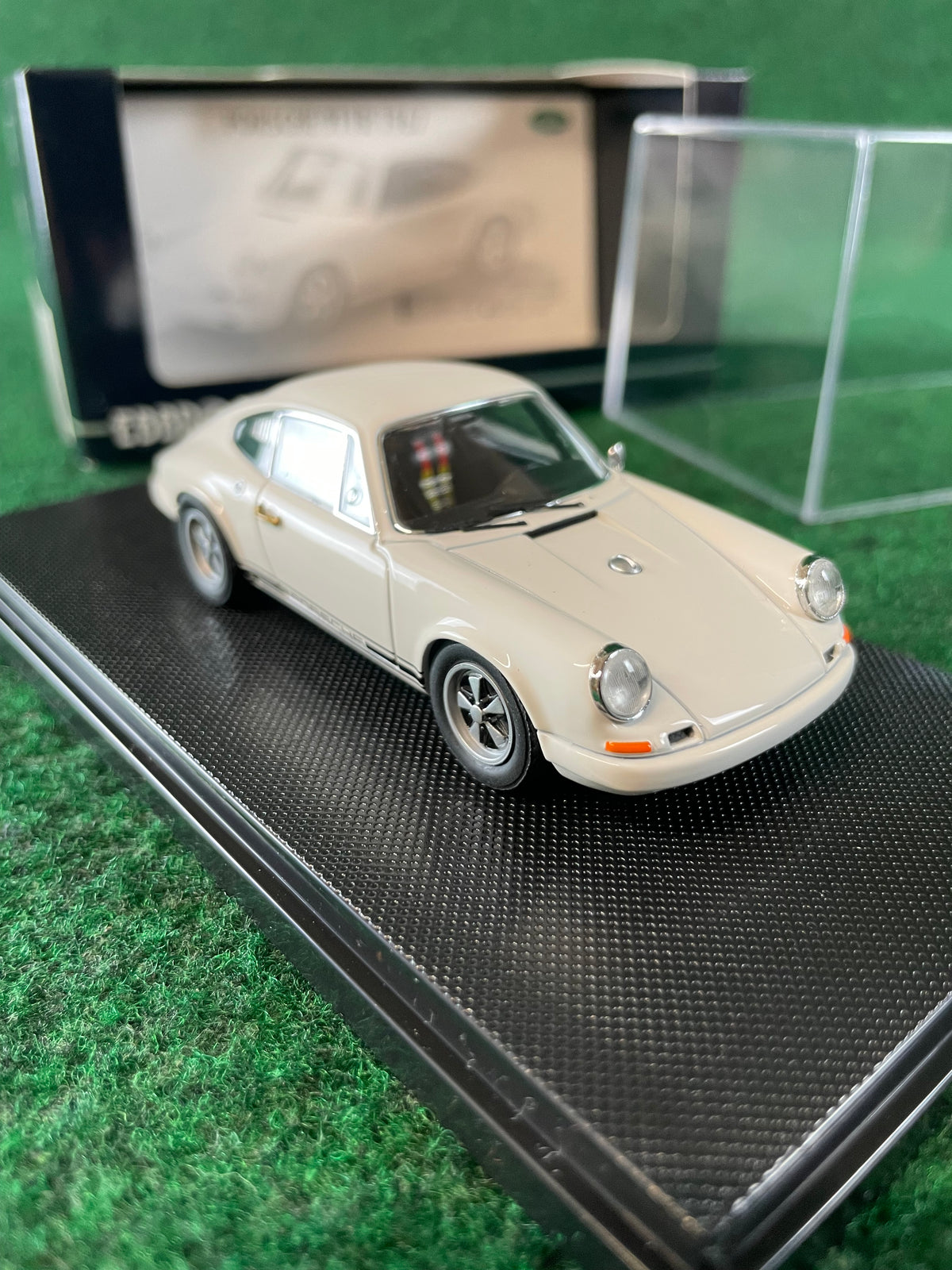 EBBRO Oldies - 1967 Porsche 911R White 1/43 Scale Diecast