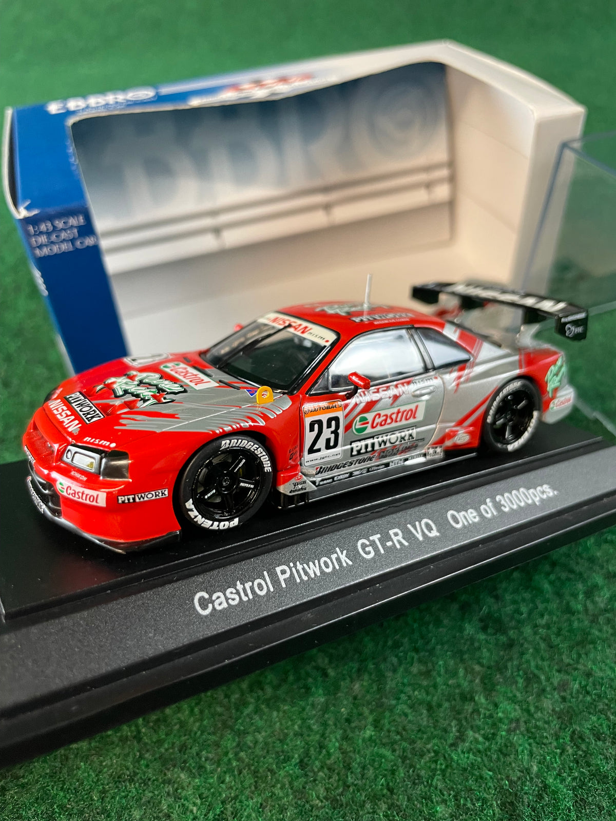 EBBRO Racing Car Collection - 2002 Castrol Pitwork Nissan Skyline R34 GT-R VQ 1/43 Scale Diecast