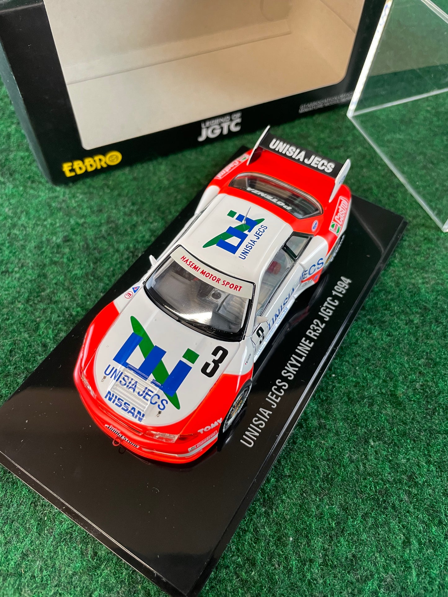 EBBRO Legends of JGTC - 1994 Unisia JECS Nissan Skyline R32 GTR 1/43 Scale Diecast