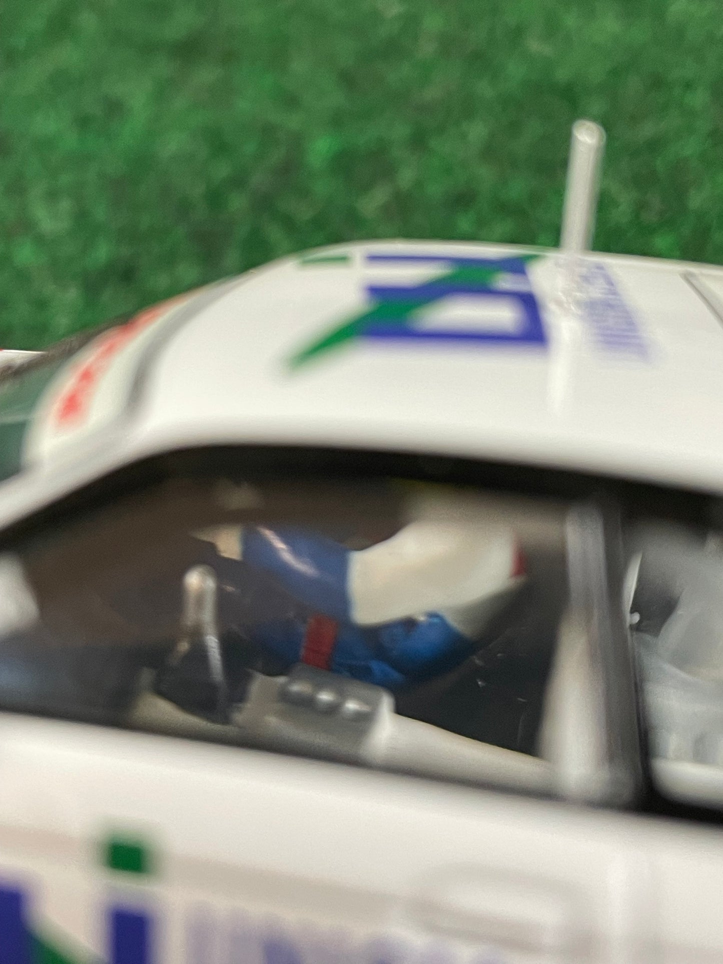 EBBRO Tomy - Hasemi Motor Sport Unisia JECS Group A Nissan Skyline R32 GT-R Diecast
