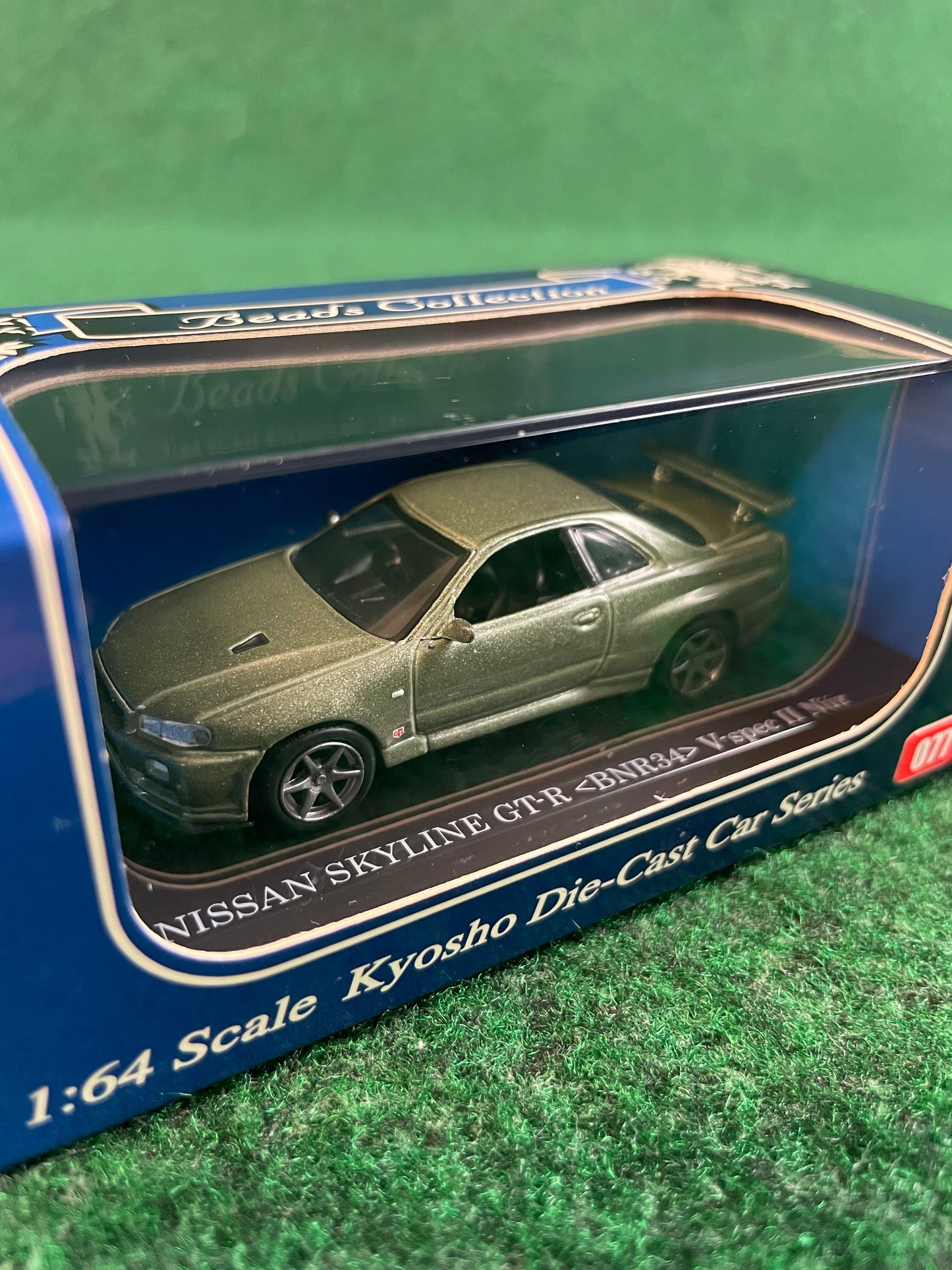 KYOSHO - Beads Collection Millennium Jade Nissan Skyline R34 VSPEC II Nur GT-R 1/64 Scale Diecast