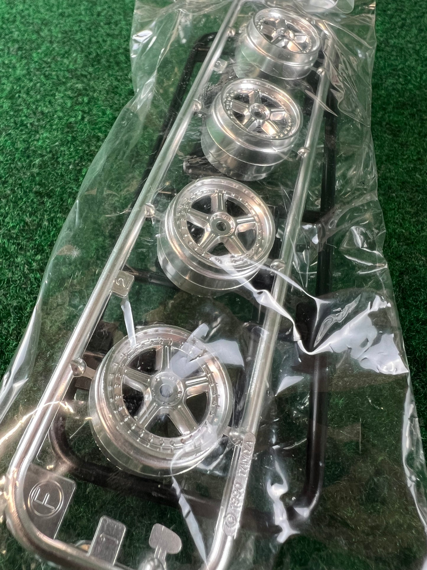 Tamiya - HKS Group A Nissan Skyline R32 GTR 1/24 Scale Model