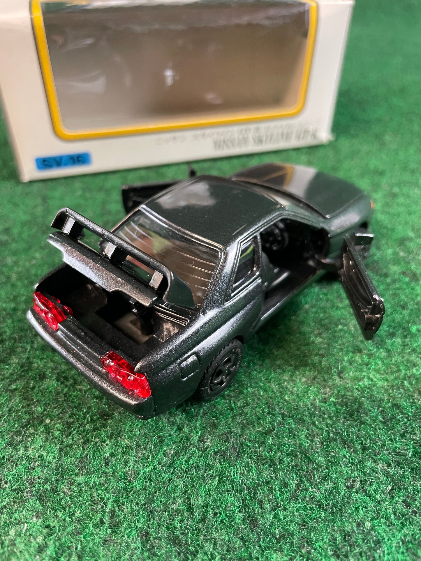 Diapet - Calsonic Group A & Debut Edition Nissan Skyline R32 GT-R 1/40 Scale Diecast Set