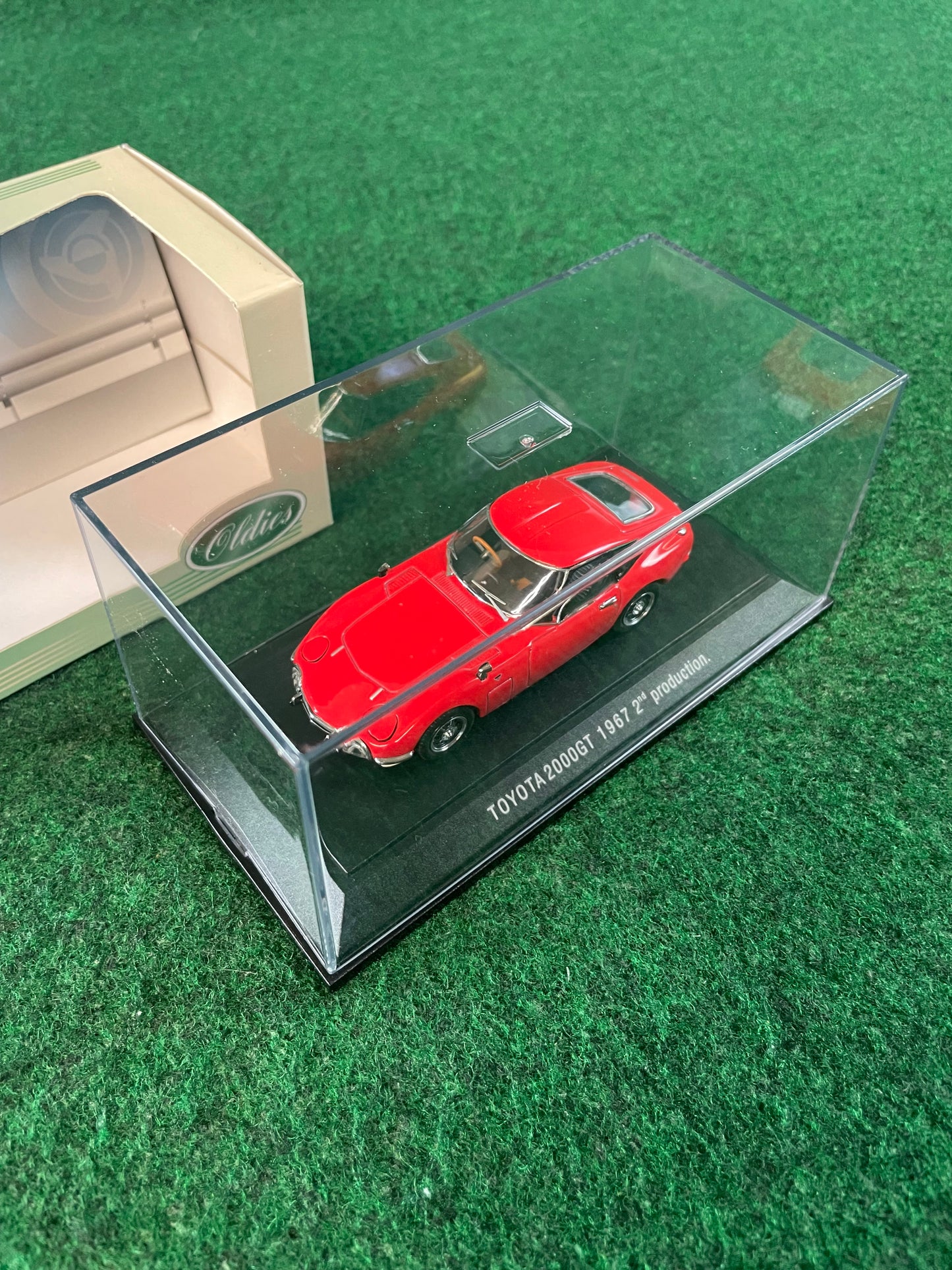 EBBRO - Toyota 2000GT 2nd Production Red 1/43 Scale Diecast