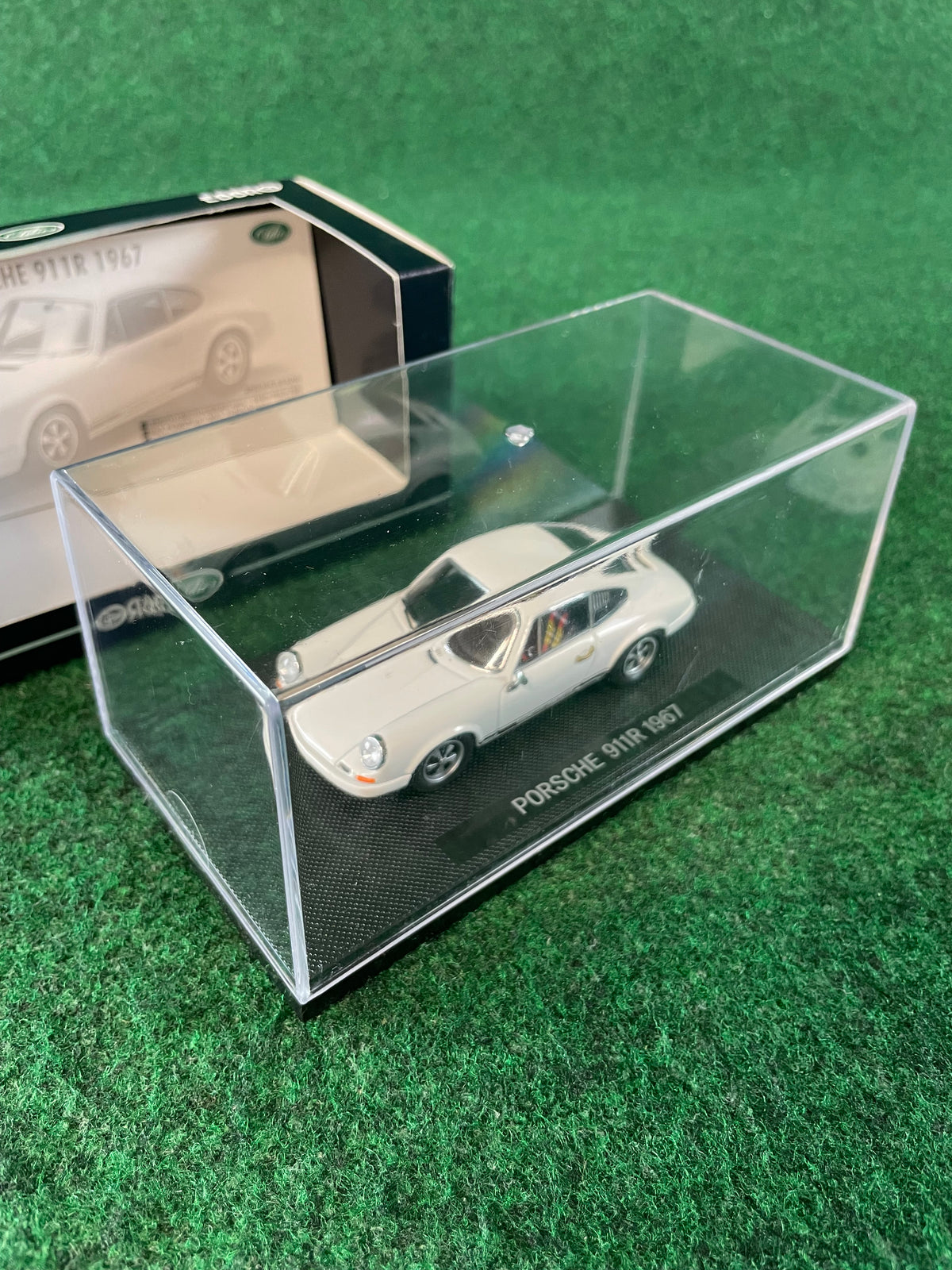 EBBRO Oldies - 1967 Porsche 911R White 1/43 Scale Diecast