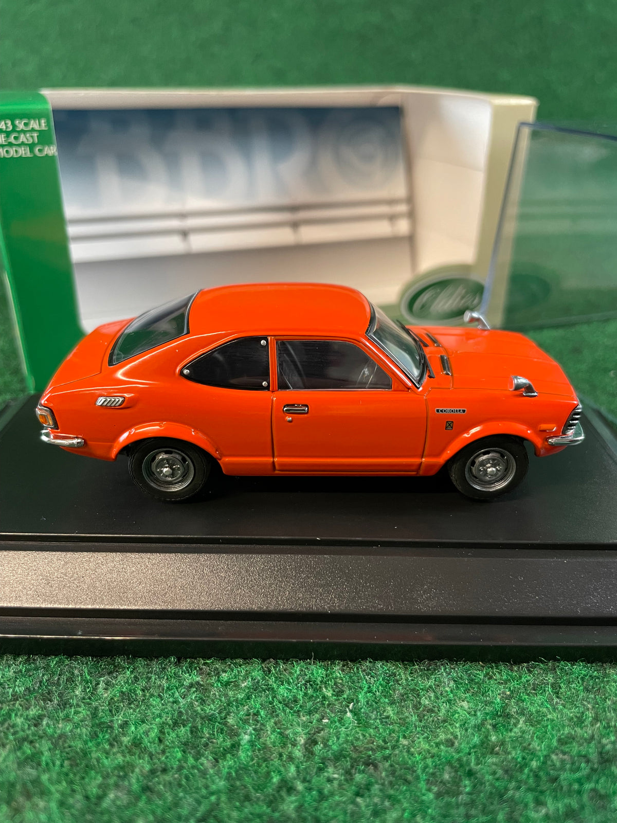 EBBRO Oldies - Toyota Corolla Levin TE27 Orange 1/43 Scale Diecast