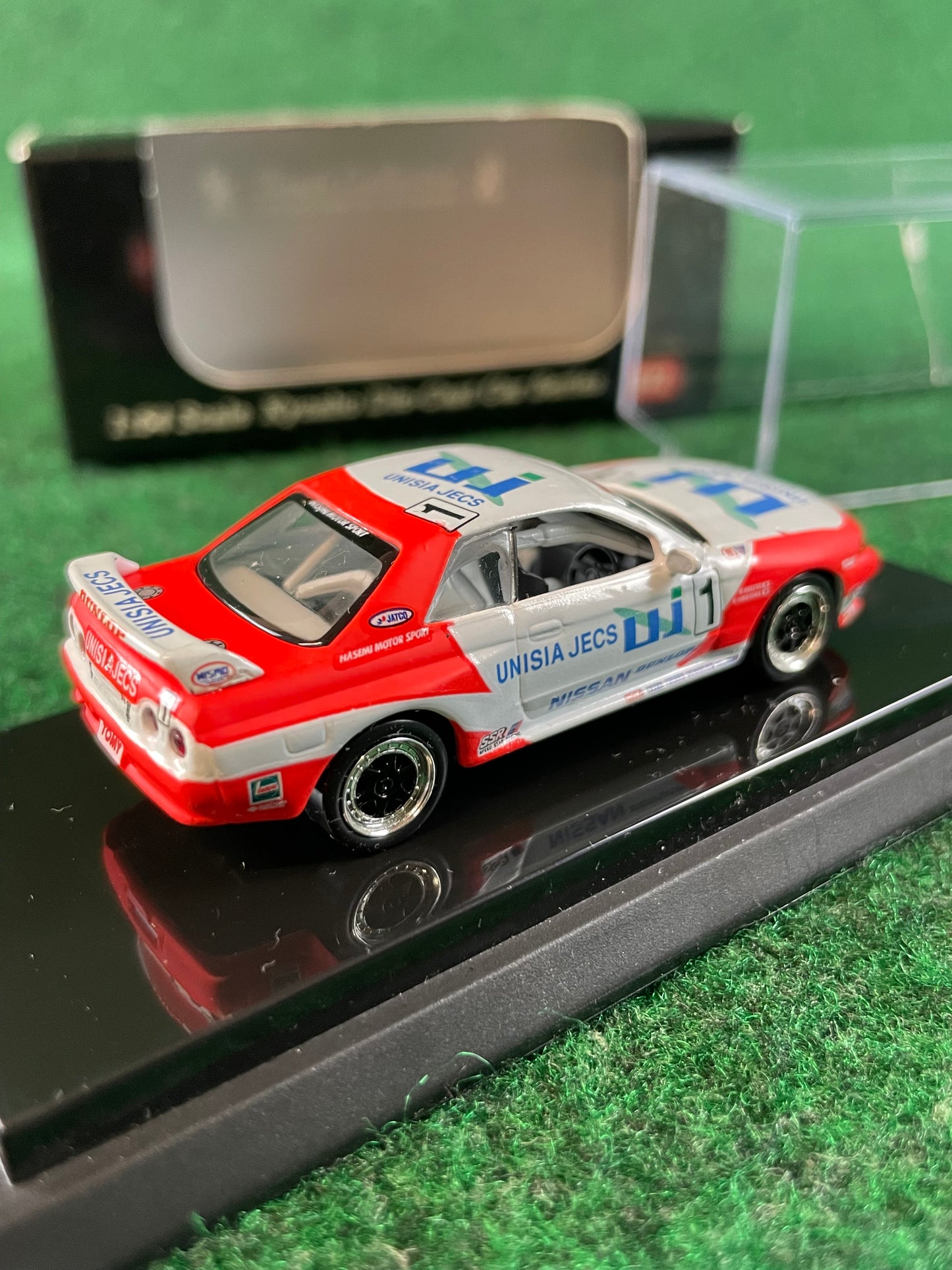 KYOSHO - Beads Collection 1992 & 1993 Unisia JECS Nissan Skyline R32 GT-R 1/64 Scale Diecast Set