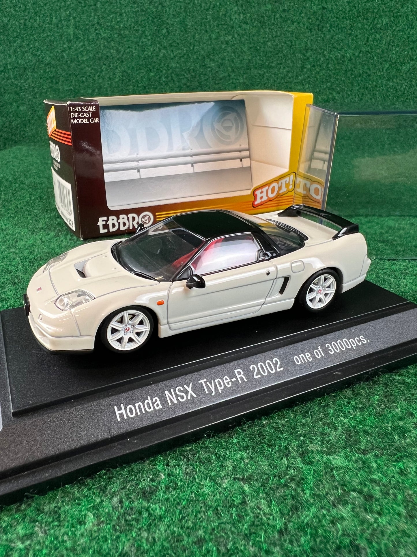 EBBRO HOT - 2001 Honda NSX Type-R White 1/43 Scale Diecast