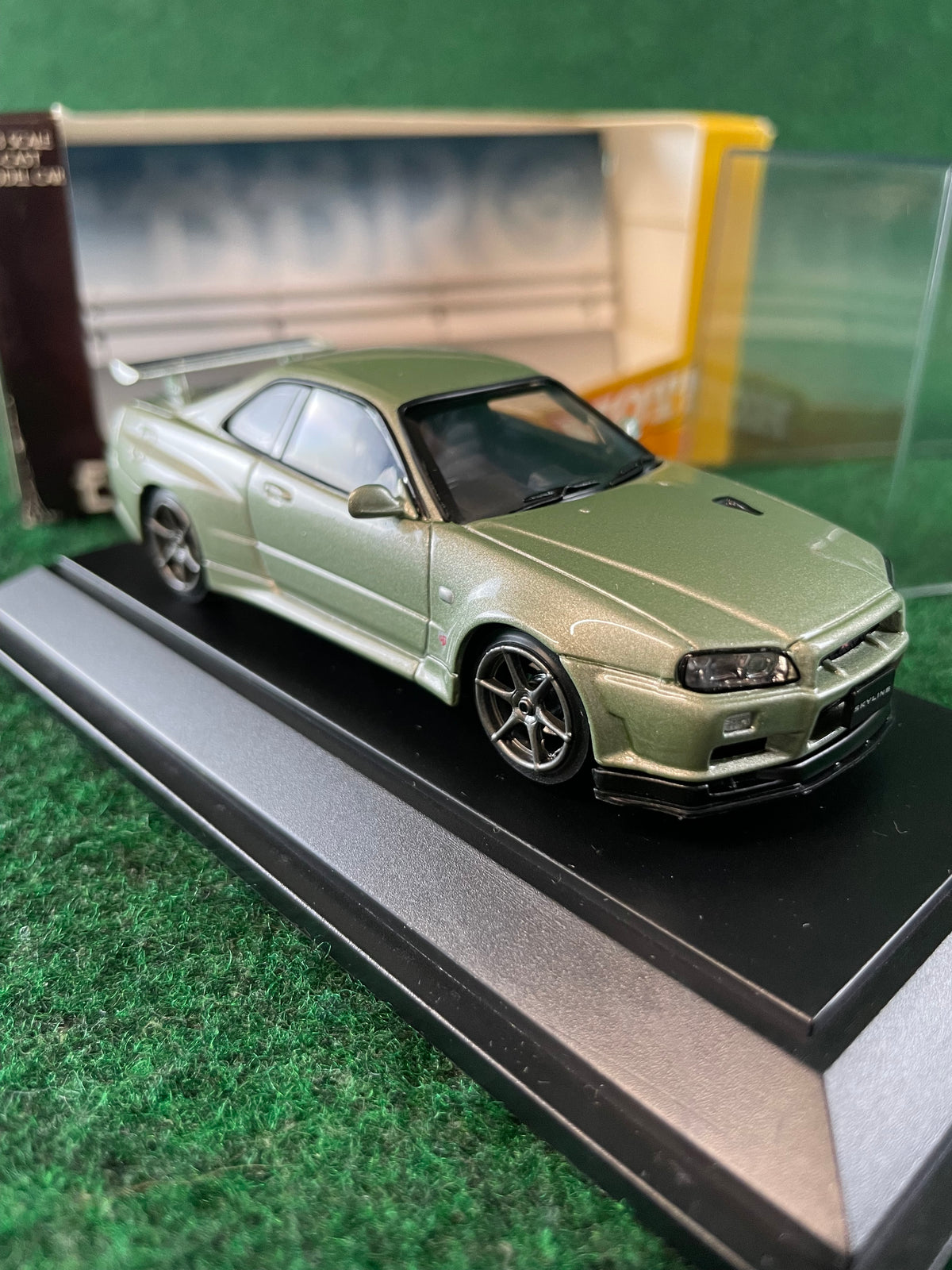EBBRO HOT! Nissan Skyline R34 GT-R VSPEC II Nur 1/43 Diecast