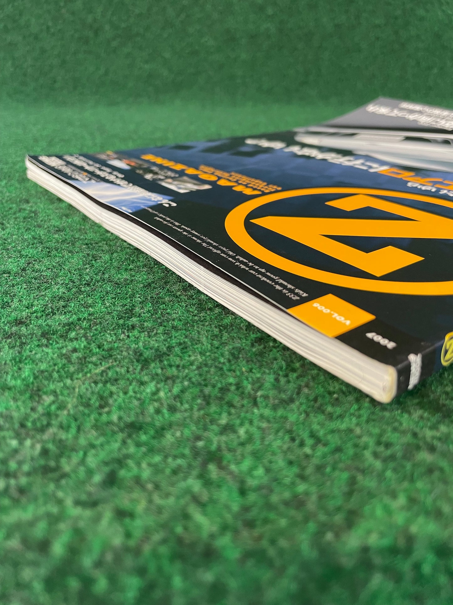 Nissan “Z Magazine” - December 2007 Vol. 006