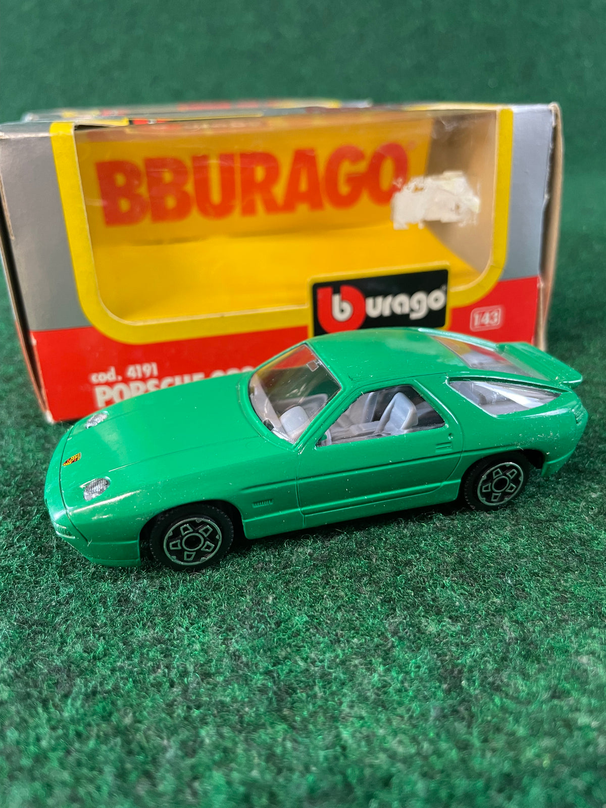 burago Porsche 928 Toy Car Diecast Set