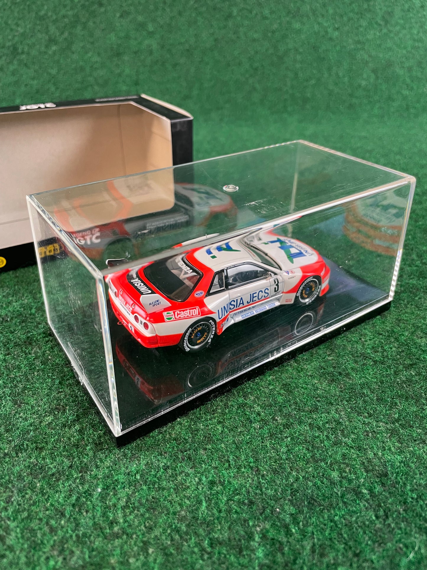 EBBRO Legends of JGTC - 1994 Unisia JECS Nissan Skyline R32 GTR 1/43 Scale Diecast
