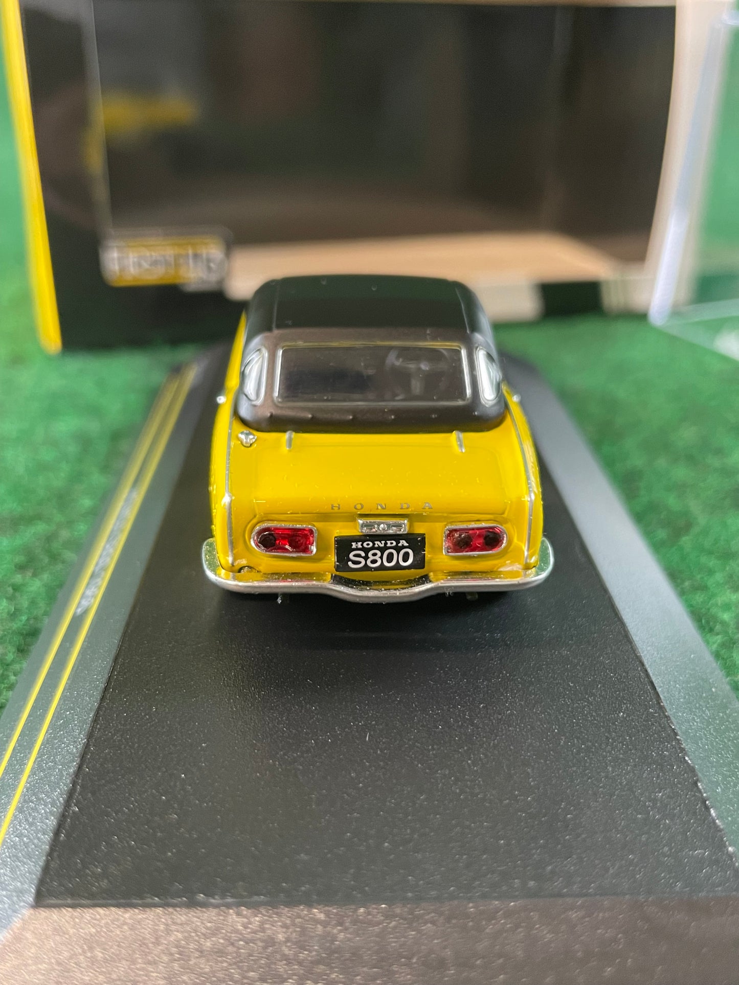 First43 Honda S800 1/43 Scale Diecast and Honda Collection Hall Towel Set