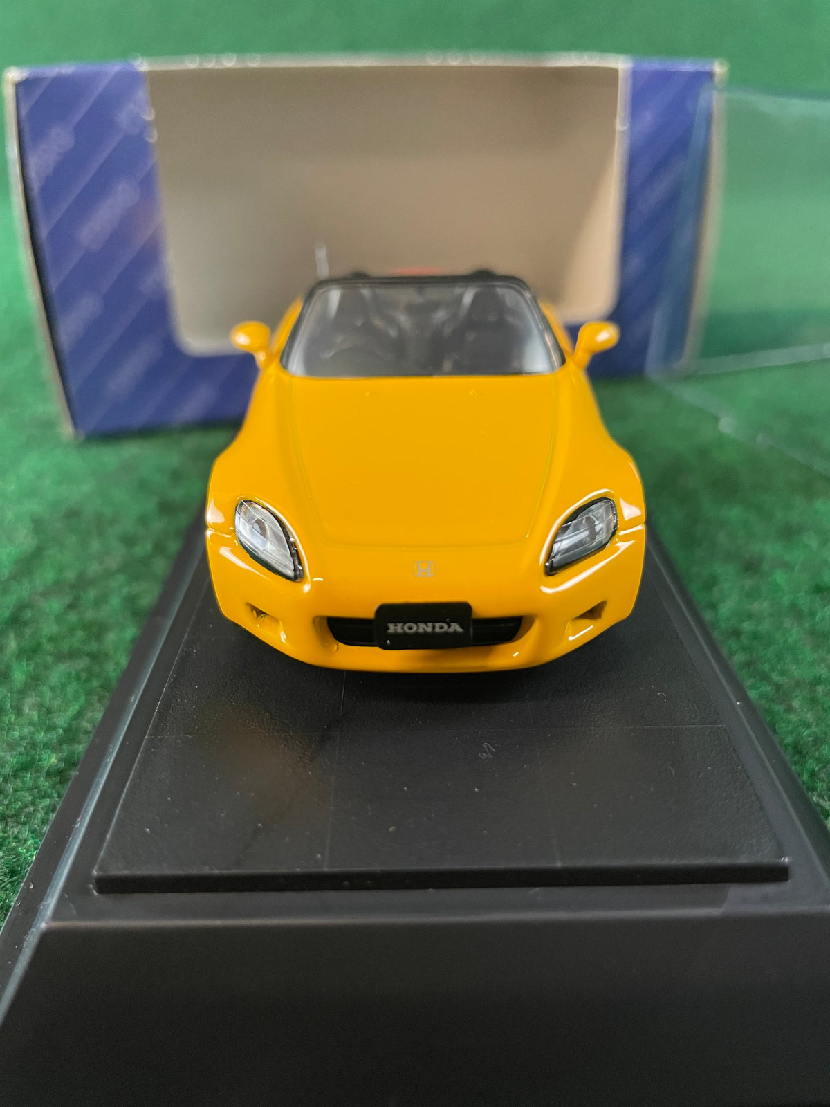 EBBRO 1999 Honda S2000 (Indy Yellow Pearl) 1/43 Scale Diecast