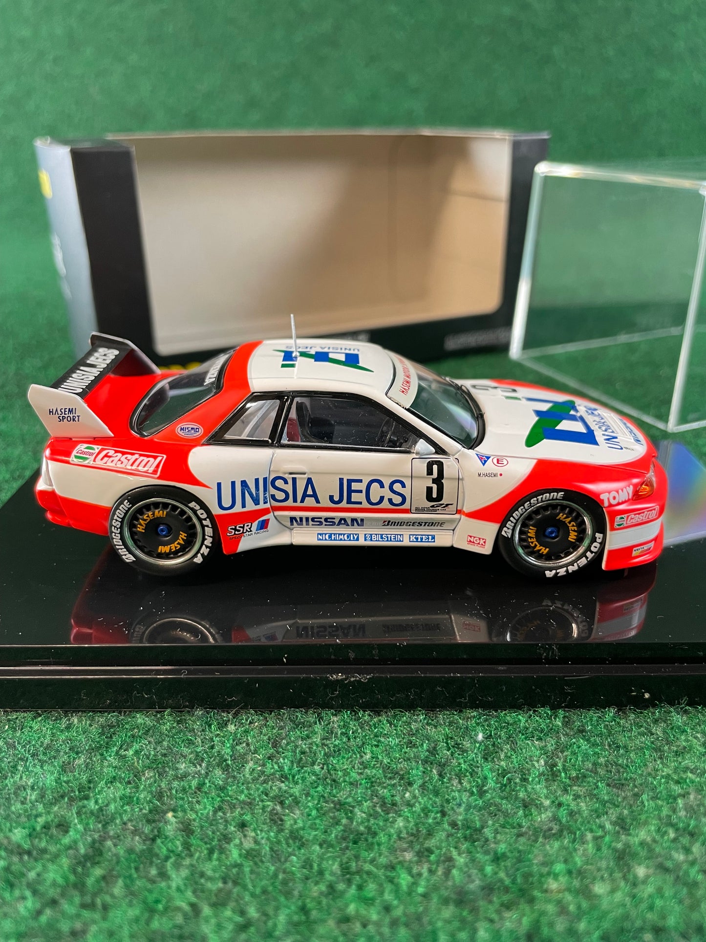 EBBRO Legends of JGTC - 1994 Unisia JECS Nissan Skyline R32 GTR 1/43 Scale Diecast