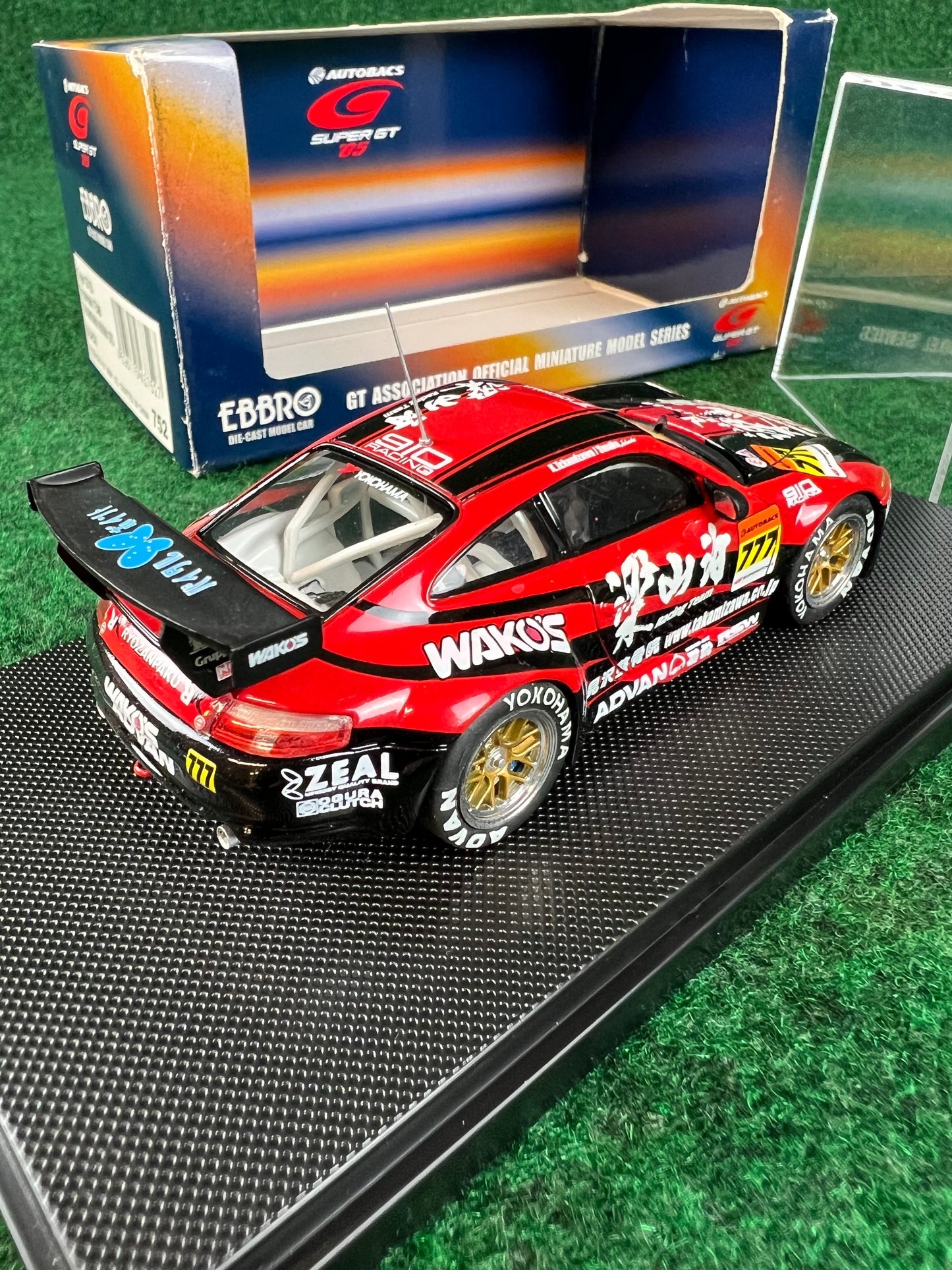 EBBRO - 2005 Super GT Ryozanpaku TEAM TAKAMIZAWA ADVAN Porsche 911 GT3 1/43 Scale Diecast