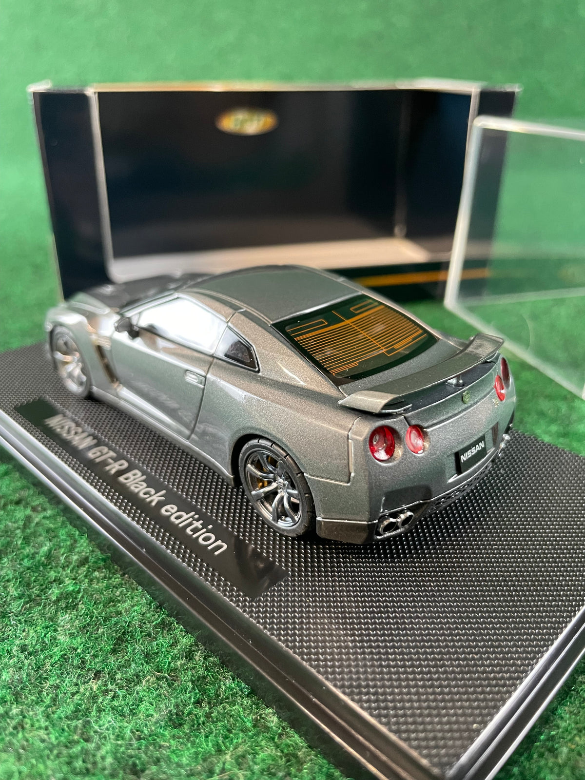 EBBRO HOT - Nissan R35 GT-R Black Edition Grey 1/43 Scale Diecast