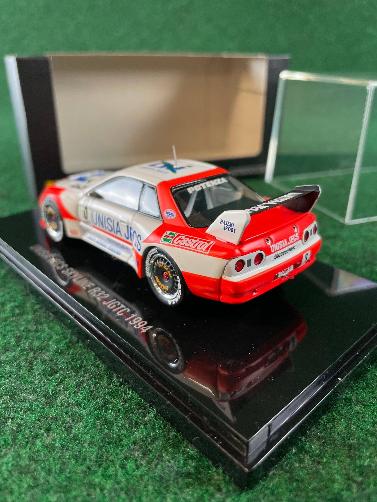 EBBRO Legends of JGTC - 1994 Unisia JECS Nissan Skyline R32 GTR 1/43 Scale Diecast