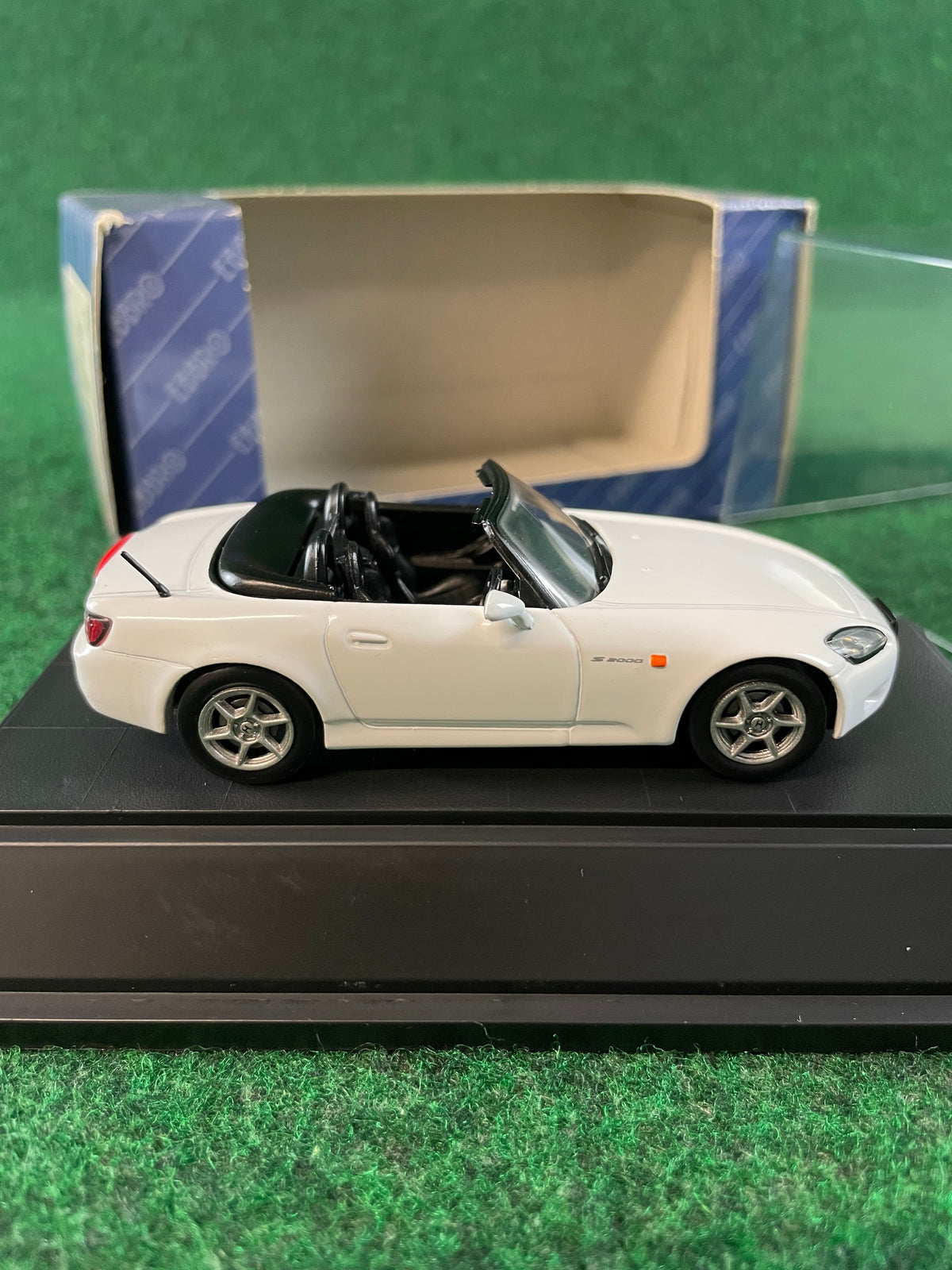 EBBRO 1999 Honda S2000 (Grand Prix White) 1/43 Scale Diecast