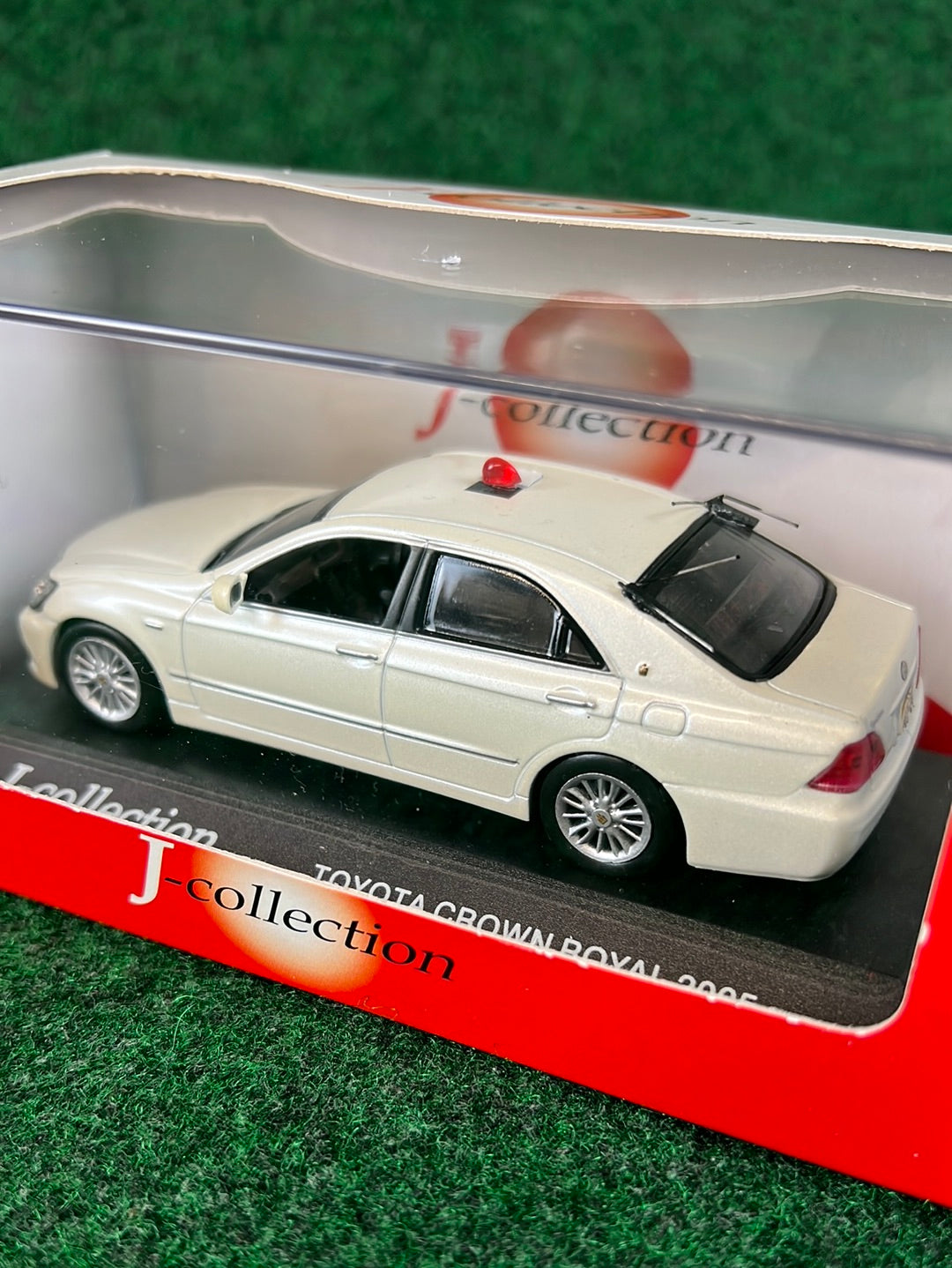 J-Collection (KYOSHO) 2005 Toyota Crown Royal Modified 1/43 Scale Diecast