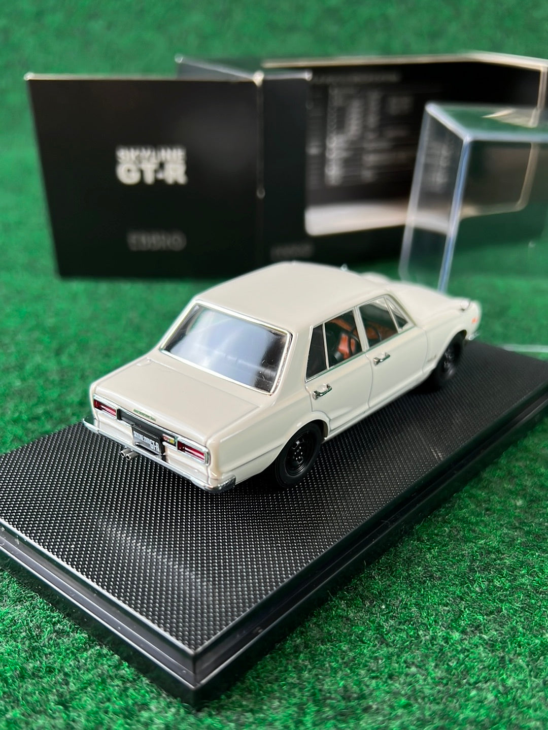 EBBRO Nissan Skyline GT-R PGC10 White 1/43 Scale Diecast