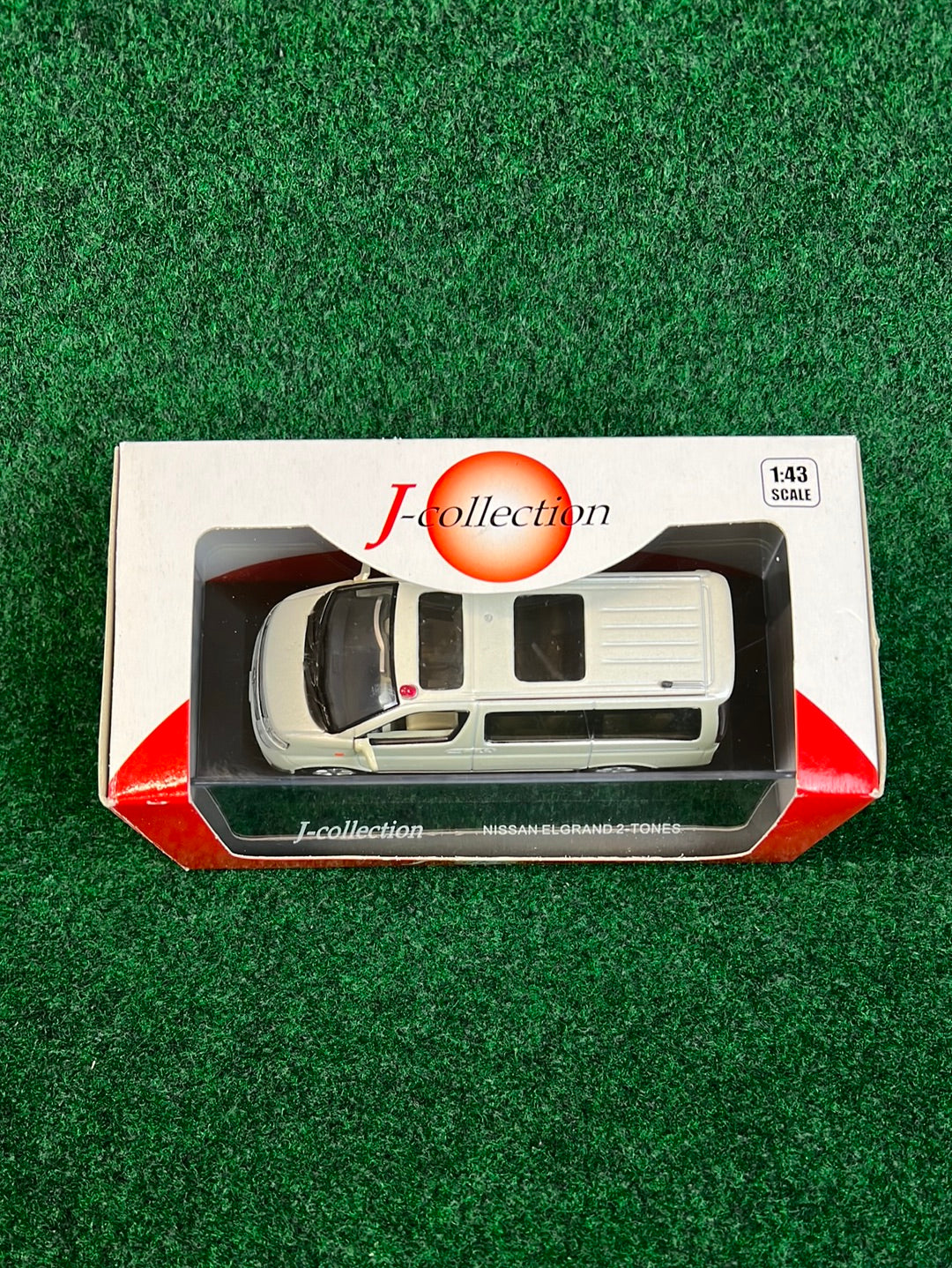 J-Collection (KYOSHO) Nissan Elgrand 2-Tones Van Modified 1/43 Scale Diecast