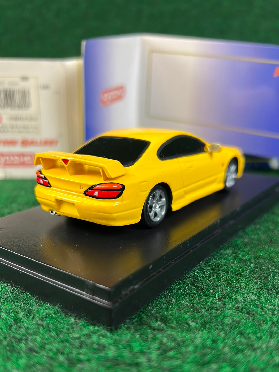 Poly-Stone Gallery Nissan Silvia S15 1/43 Scale Model Car