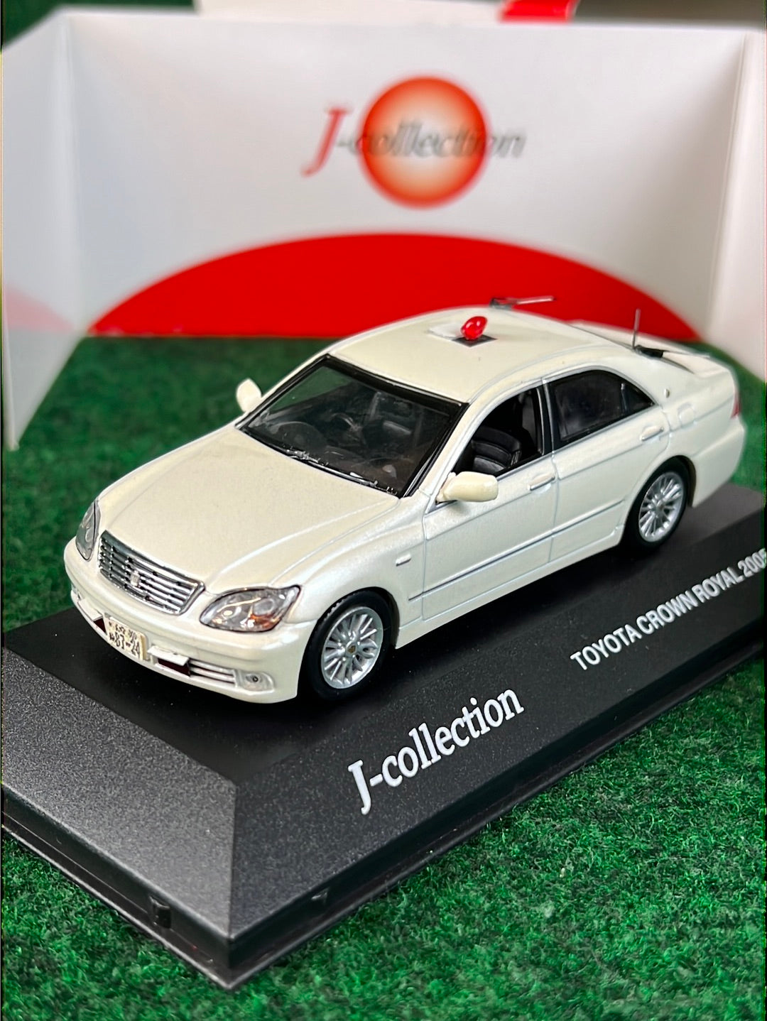 J-Collection (KYOSHO) 2005 Toyota Crown Royal Modified 1/43 Scale Diecast