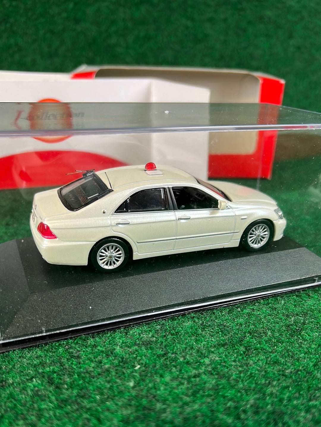 J-Collection (KYOSHO) 2005 Toyota Crown Royal Modified 1/43 Scale Diecast